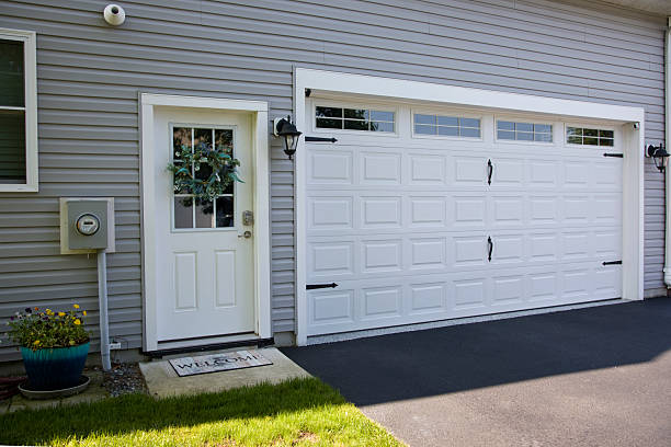 24/7 Emergency Garage Door Panel Replacement experts in White Oak, TX